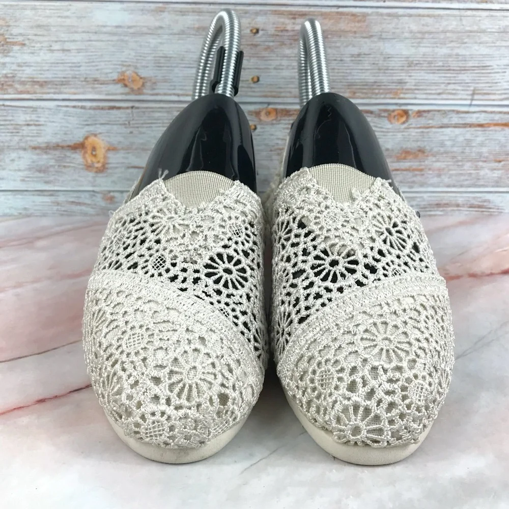 Toms lace flats